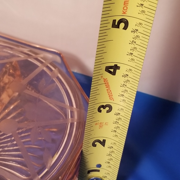 Pink Depression glass divided dish with lid - Picture 4 of 5